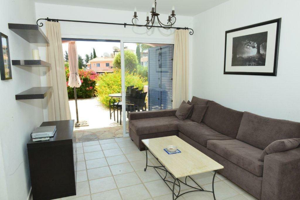 Limnaria Villas Sunny Garden Apartment Paphos ภายนอก รูปภาพ